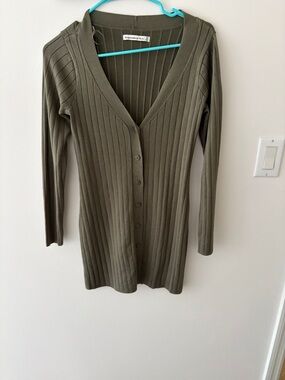 Abercrombie & Fitch Long Sleeve Deep-V Ribbed Sweater Dress in green